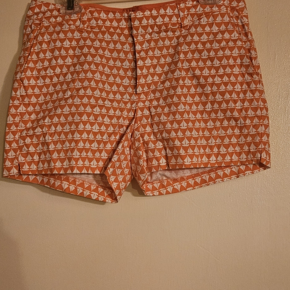 Old Navy shorts..like new..size 8.